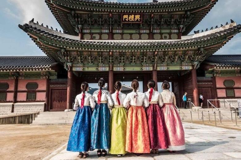 Tham quan cung điện hoàng gia Gyeongbok