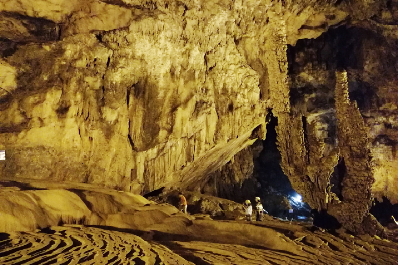 Động Ngườm Ngao