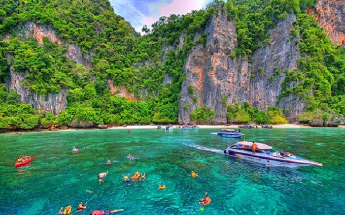 Ngắm cảnh vịnh Loh Samah