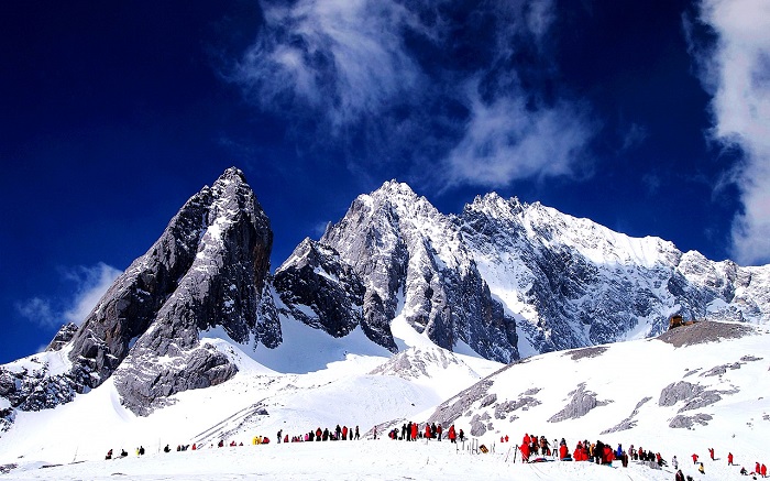 1280px-YYYY_Jade_Dragon_Snow_Mountain_-_panoramio