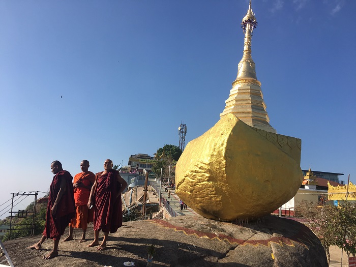 Chùa Hòn Đá Vàng nổi tiếng 