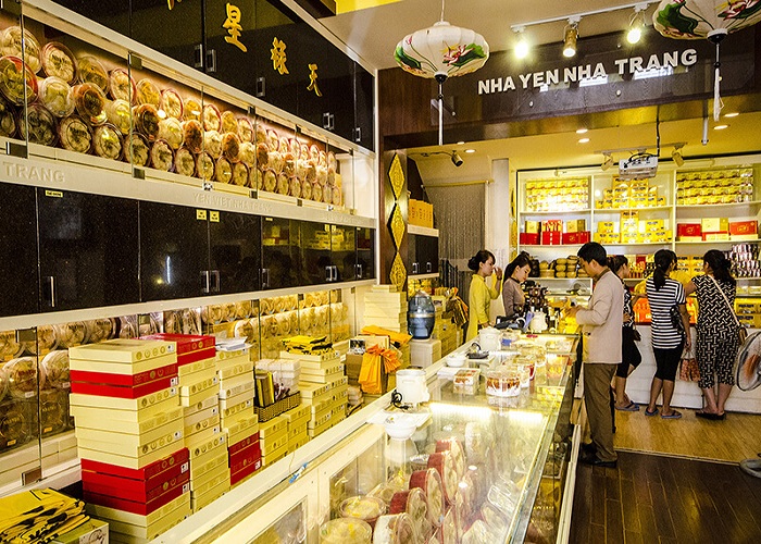 Tham quan Nhà Yến