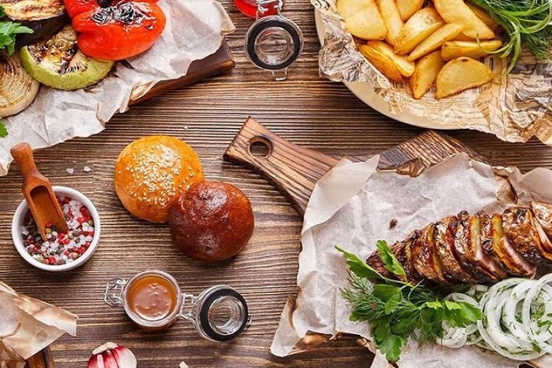 Thưởng thức ẩm thực châu Âu