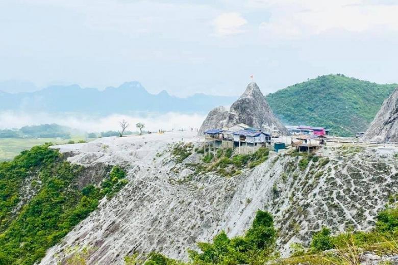 Đèo Đá Trắng