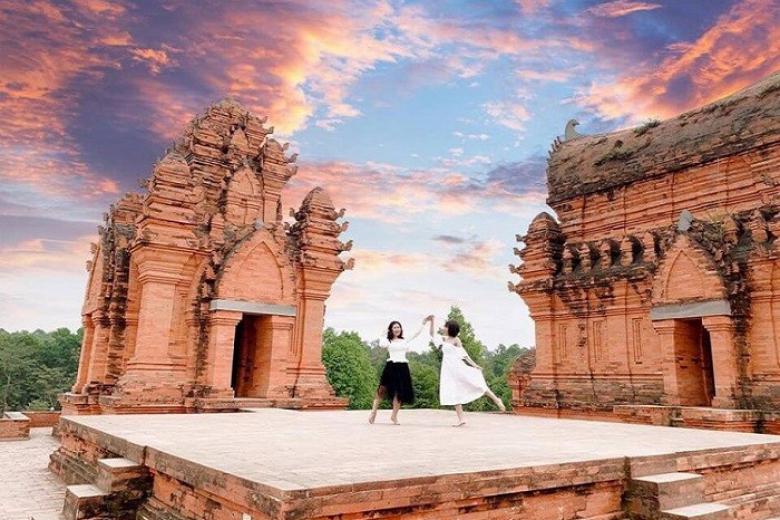 Làng văn hóa các dân tộc Việt Nam