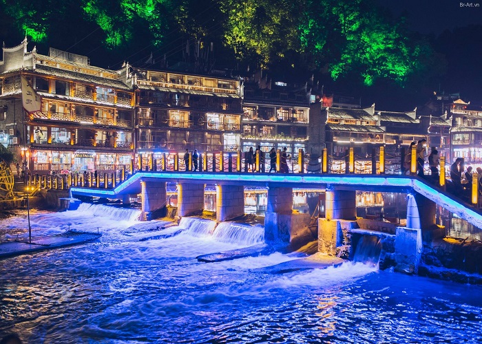 Phượng Hoàng về đêm