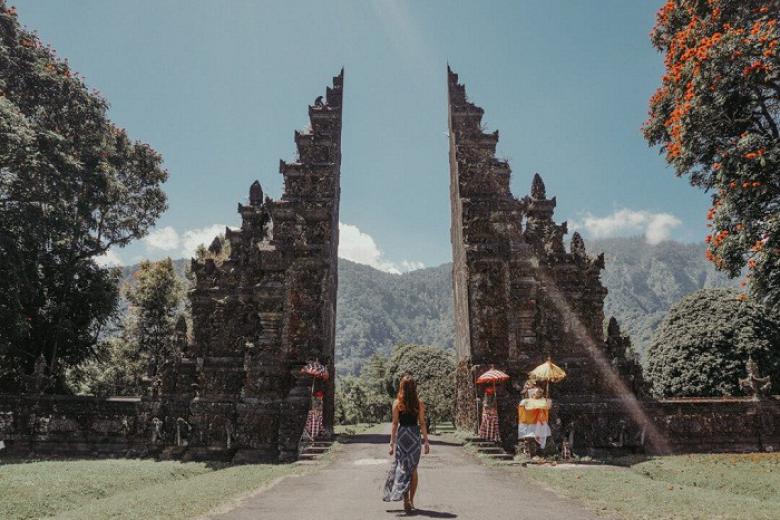 Handara Gate