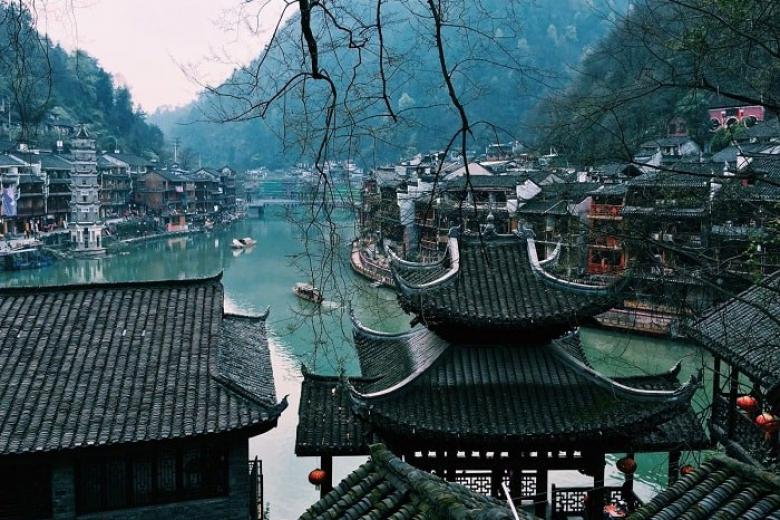 Phượng Hoàng Cổ Trấn