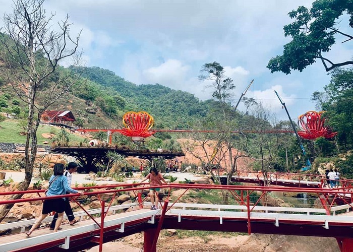 Cây cầu kính tình yêu