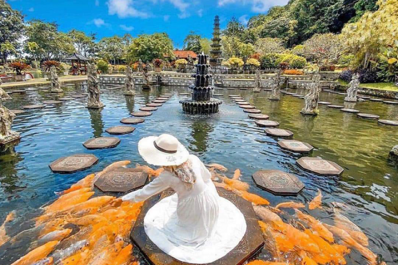 Cung điện nước Tirta Gangga