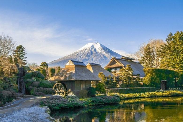 Làng văn hóa Oshino Hakkai