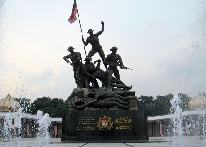 Đài tượng niệm Quốc gia (National Monument).