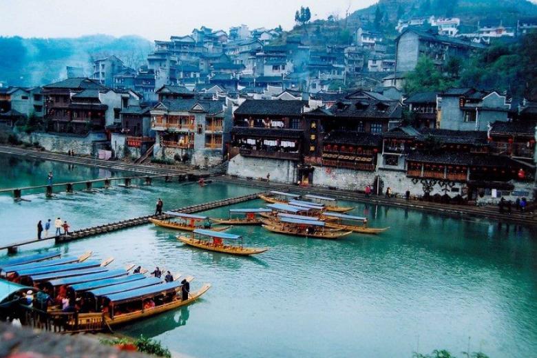 Phượng Hoàng Cổ Trấn