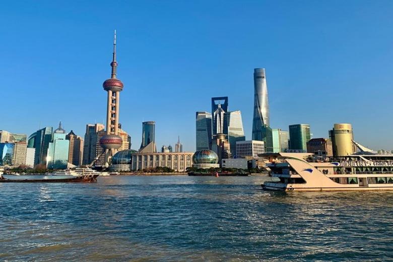 Du thuyền trên sông Hoàng Phố