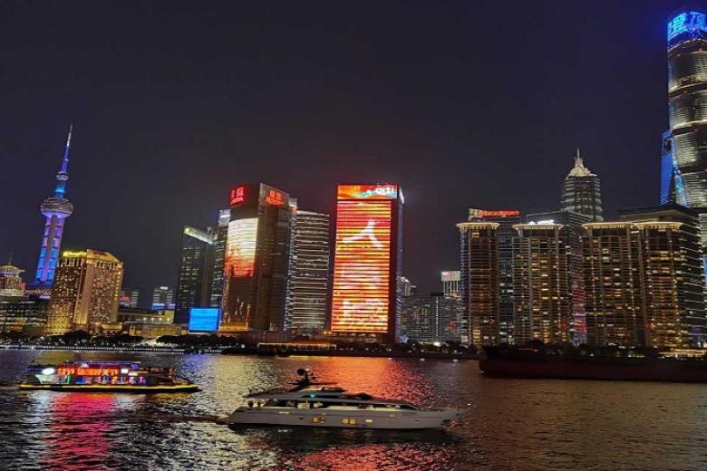 Du thuyền trên sông Hoàng Phố