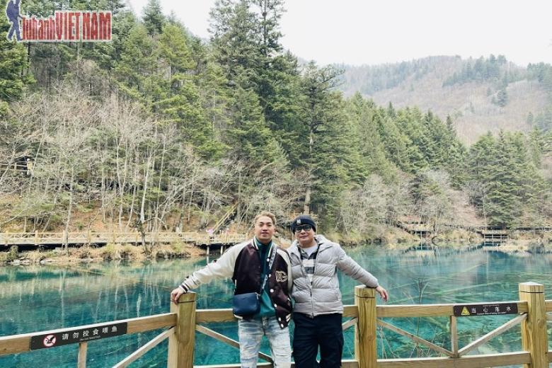 Khách chụp ảnh lưu niệm