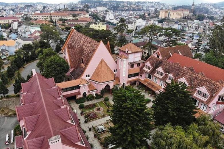 Nhà thờ Domaine De Marie