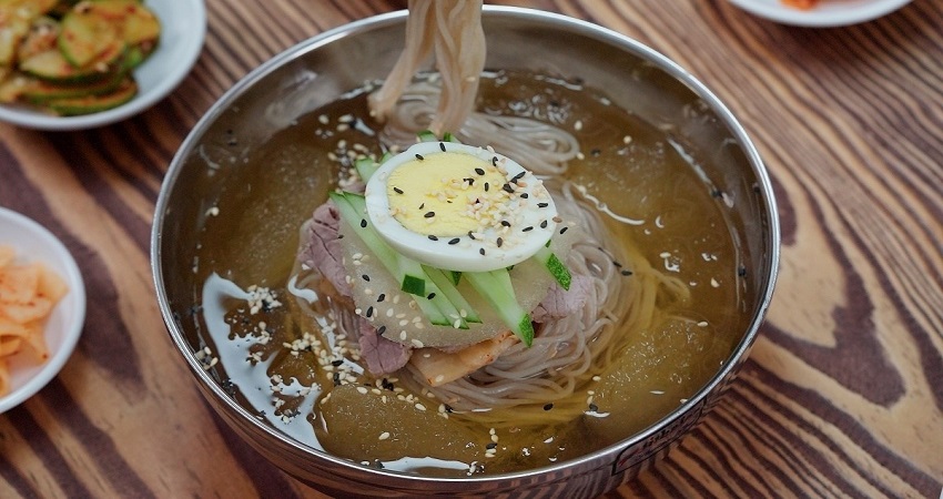 Naengmyeon (Mì lạnh)