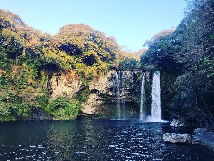 Thác nước Cheonjiyeon