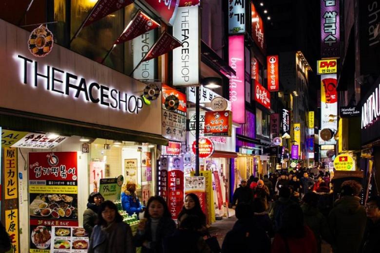 Khu phố sầm uất Myeondong