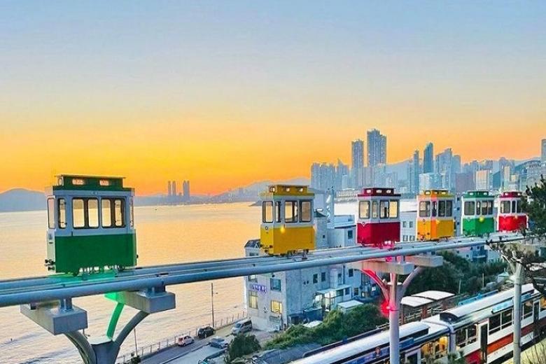 Trải nghiệm đi tàu điện ven biển bãi biển Haeundae