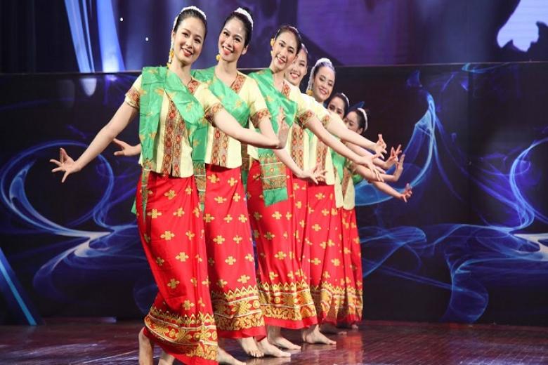 Thưởng thức điệu múa Lamvong của xứ sở hoa Champa