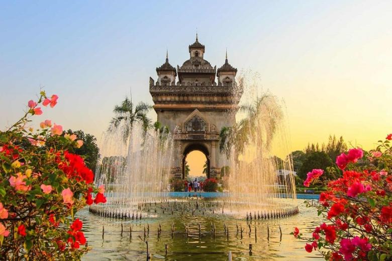 Tượng đài chiến thắng Patuxay