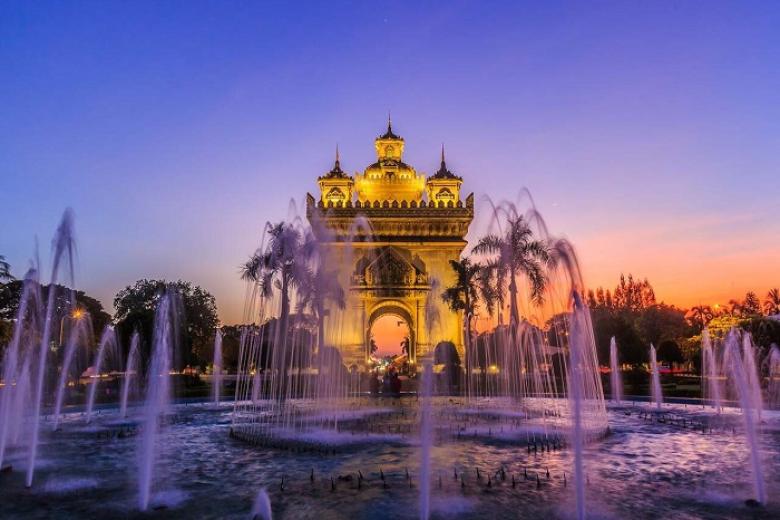 Tượng đài chiến thắng Patuxay