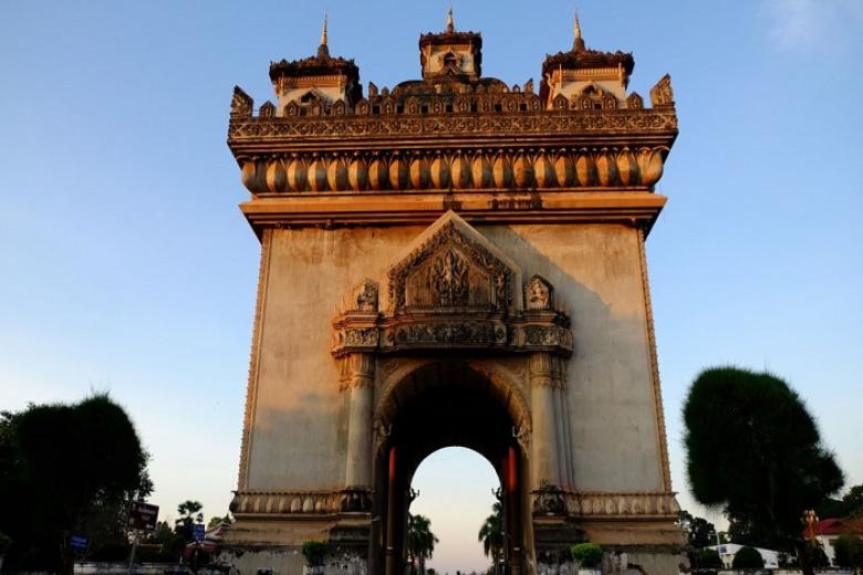 Tượng đài chiến thắng Patuxay