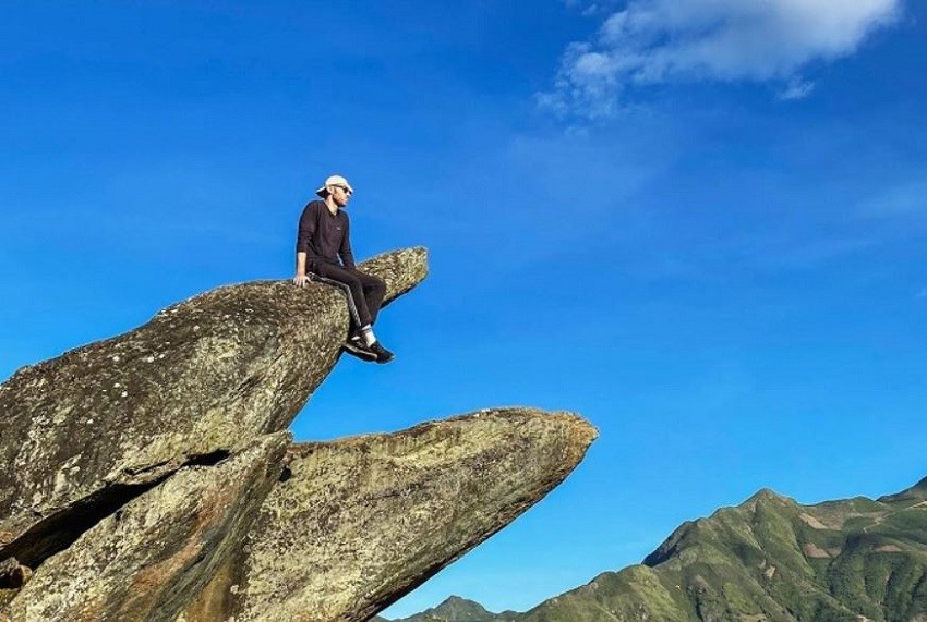 Mỏm Cá Heo nằm ở xã Tà Xùa, huyện Bắc Uyên, tỉnh Sơn La. Ảnh: @nomad_dazz