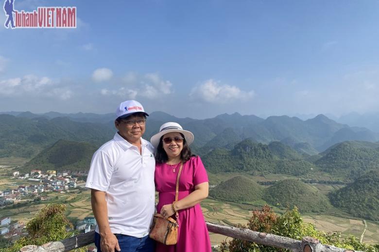 Khách chụp ảnh lưu niệm