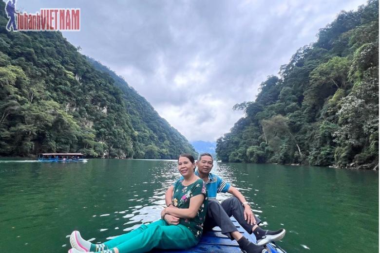 Khách chụp ảnh lưu niệm