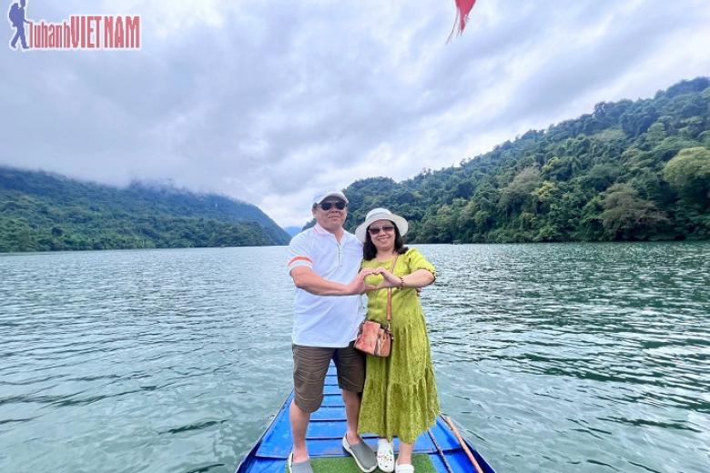 Khách chụp ảnh lưu niệm