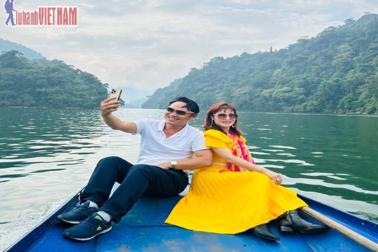 Khách chụp ảnh lưu niệm