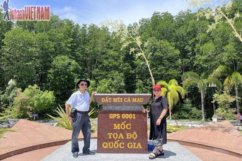 Khách chụp ảnh lưu niệm