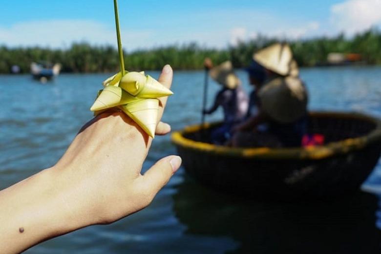 Đồ vật bằng lá dừa