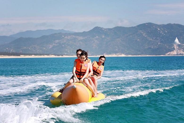 Tắm biển Mỹ Khê