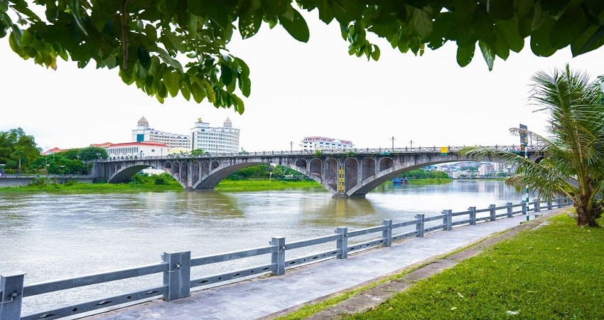 Cầu Hữu Nghị Sông Bắc Luân