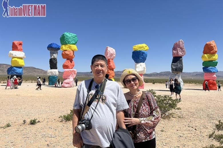 Khách chụp ảnh lưu niệm