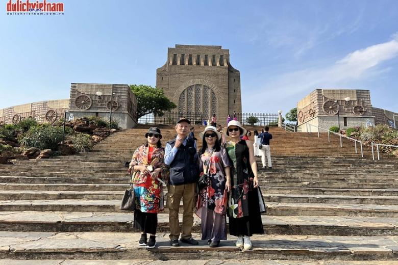 Khách chụp ảnh lưu niệm