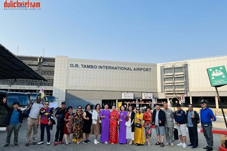 Khách chụp ảnh lưu niệm