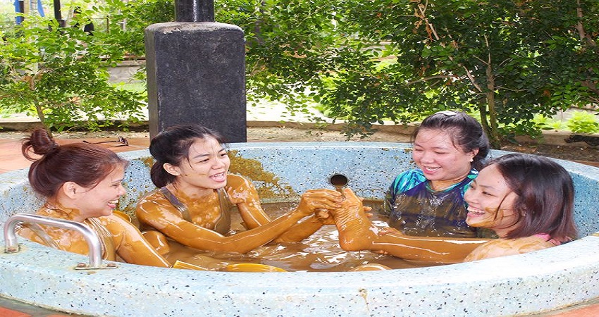 Tham quan, tắm bùn khoáng nóng Mũi Né