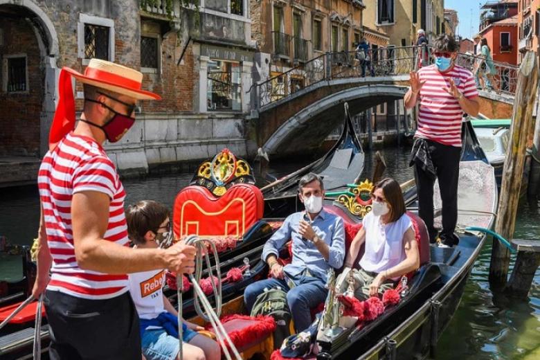 Du Ngoạn trên thuyền Gondola