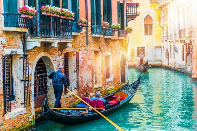 Du Ngoạn trên thuyền Gondola