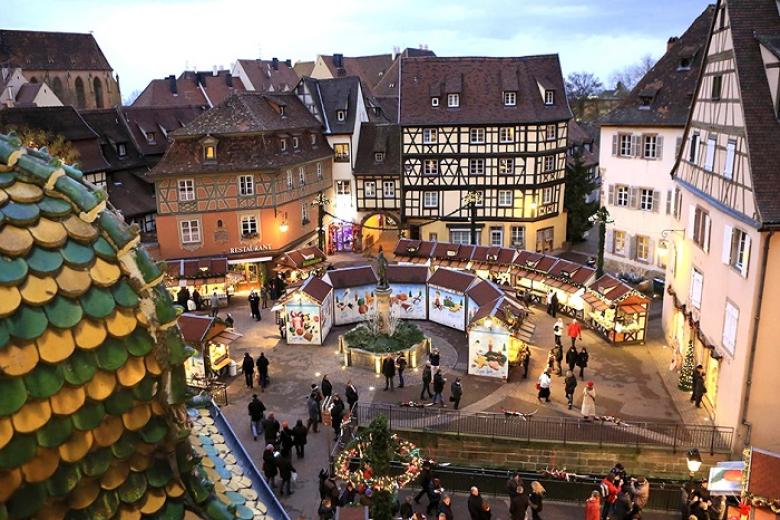 Quảng trường Place de L’Ancienne Douane