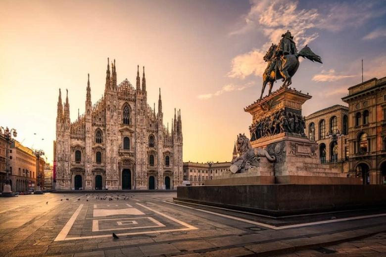 Nhà thờ theo kiểu kiến trúc Gothic tráng lệ Duomo