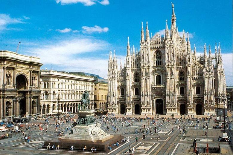 Nhà thờ theo kiểu kiến trúc Gothic tráng lệ Duomo