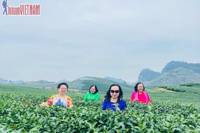 Khách chụp ảnh lưu niệm