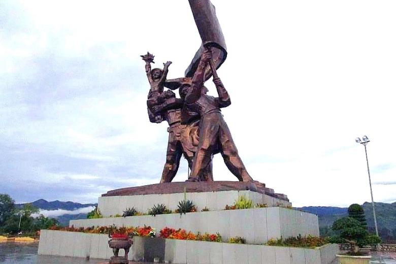 Tượng đài chiến thắng Điện Biên Phủ