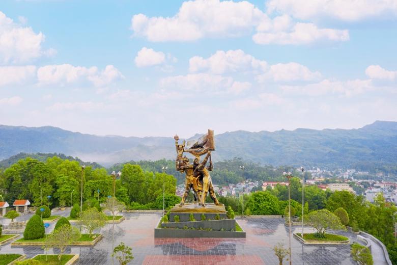 Tượng đài chiến thắng Điện Biên Phủ